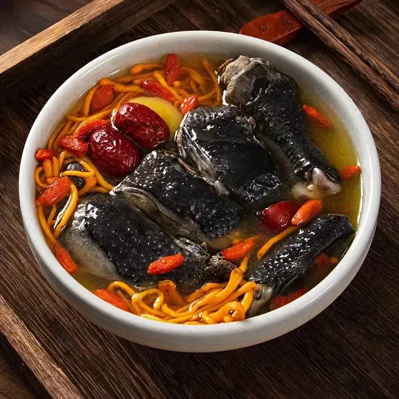 Grassland Running Chicken, One Black-bone Chicken per Pack (Comes with 88g of Chinese Dates and Wolfberries as a Gift)