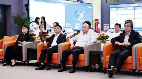Chairman T&ocirc; Dũng of the Vietnam Institute for Green and Digital Transformation Development Visits IBI